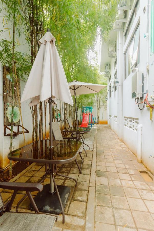 Urbanest Inn House Slipi Yakarta Exterior foto
